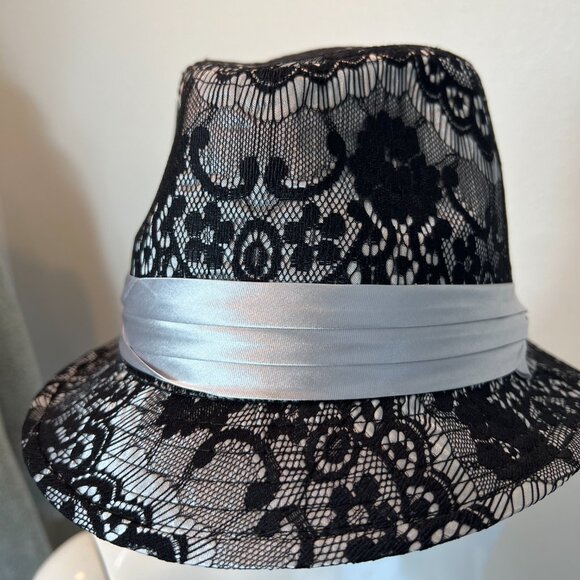 NWOT Modern Stylish Black Laced and Silver Classic Preppy Fedora Polyester - Picture 4 of 16